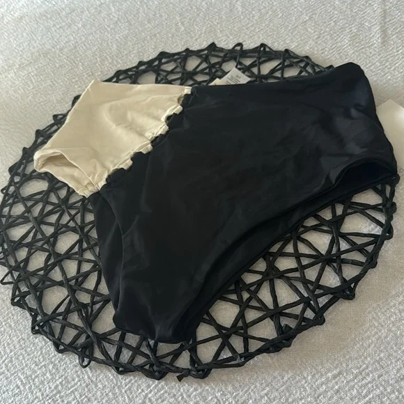 SOLD L*Space Solstice Bikini Set, Top Size Medium, Bottom Large, $248 - Picture 9 of 13